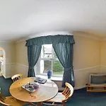 Derwent Manor דירה