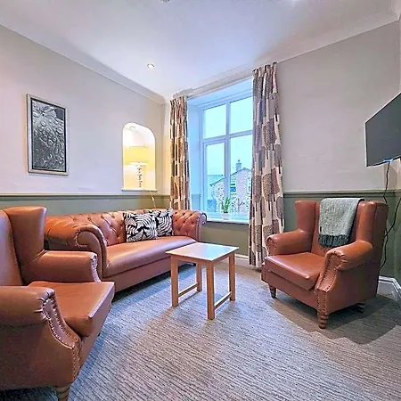 Derwent Manor & *
